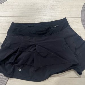 Black lululemon skirt size-8
